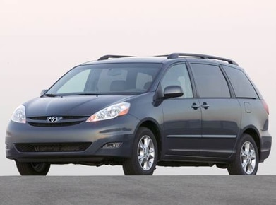 Sienna XLE Minivan 4D image