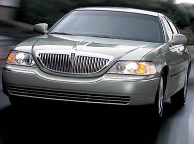Town Car Signature Sedan 4D image