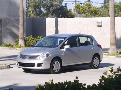 Versa S Hatchback 4D image