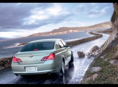 Avalon XLS Sedan 4D image