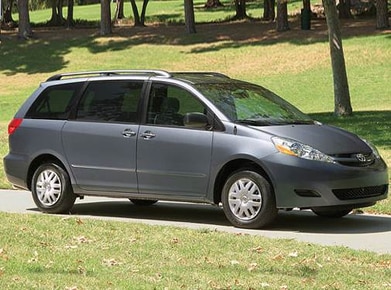 2007 Toyota Sienna Specs & Feature Comparisons | Kelley Blue Book