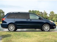 2007 Toyota Sienna XLE Minivan 4D