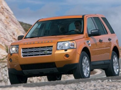 LR2 SE Sport Utility 4D image