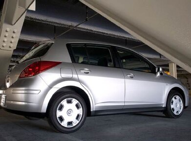 Versa S Hatchback 4D image