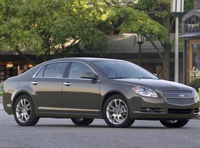 2009 Chevrolet Malibu Specs & Feature Comparisons | Kelley Blue Book