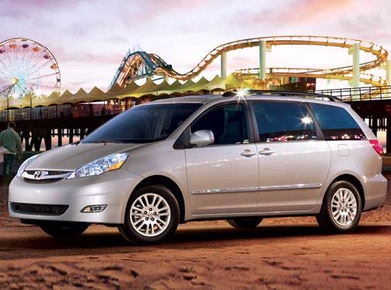 Sienna CE Minivan 4D image