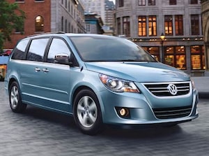 2010 Volkswagen Routan SEL Premium Minivan 4D