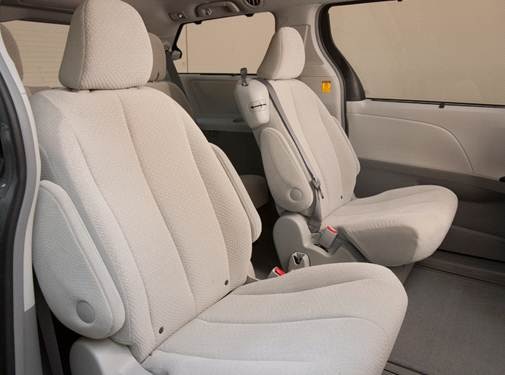 2011 toyota sienna le minivan 4d