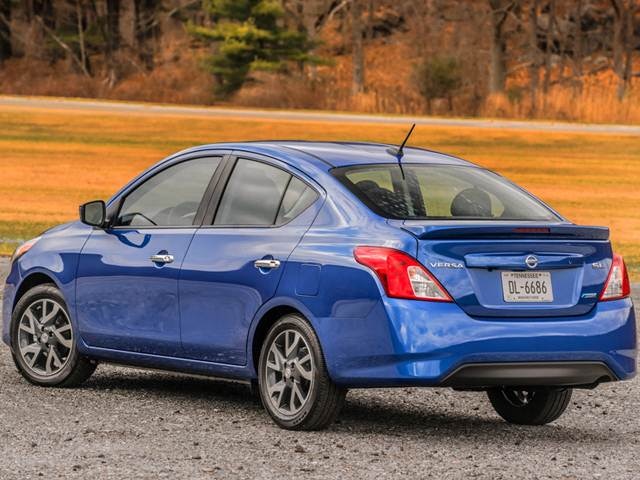 blue nissan versa 2015