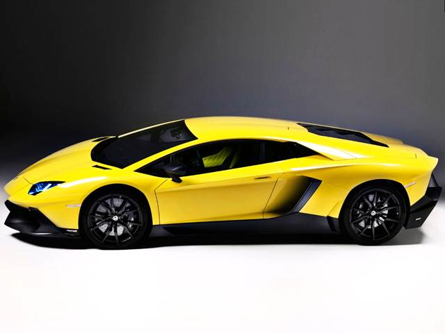 2016 Lamborghini Aventador Specs & Feature Comparisons | Kelley
