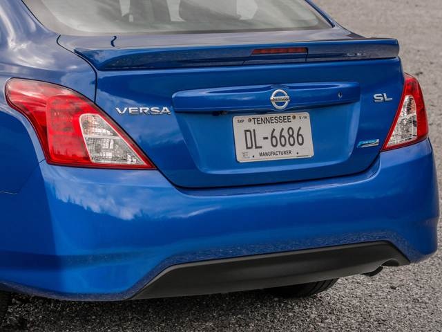2012-2018 Nissan Versa ペアリアテールライトドライバーと助手席側