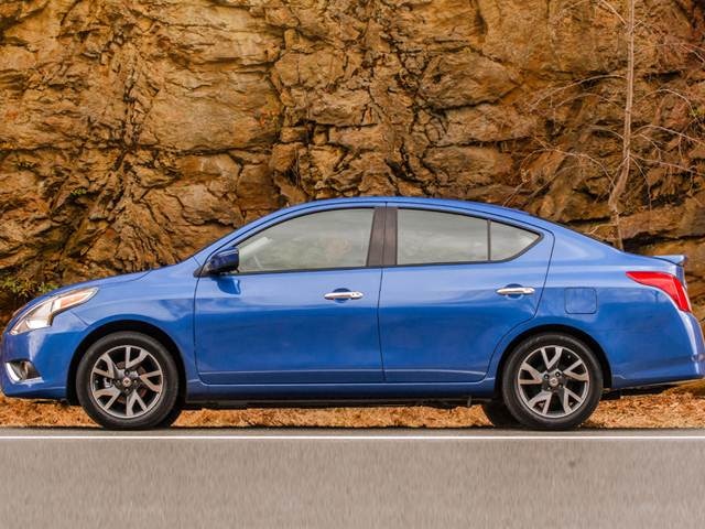 2019 nissan versa blue book value