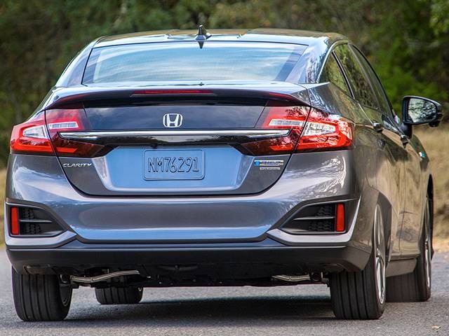 New 21 Honda Clarity Plug In Hybrid Reviews Pricing Specs Kelley Blue Book