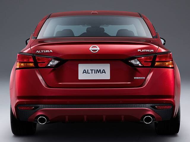 2022 nissan altima back