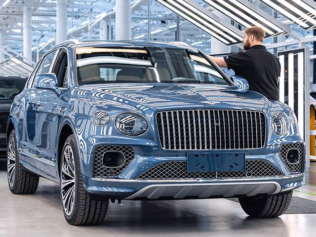 2024 Bentley Bentayga Price, Value, Ratings & Reviews | Kelley Blue Book