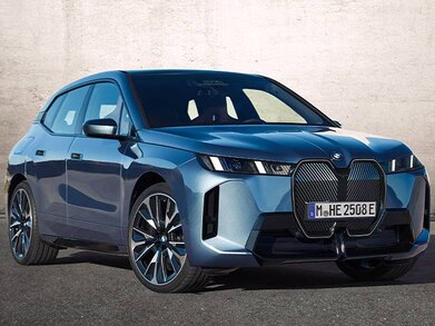 iX xDrive60 image